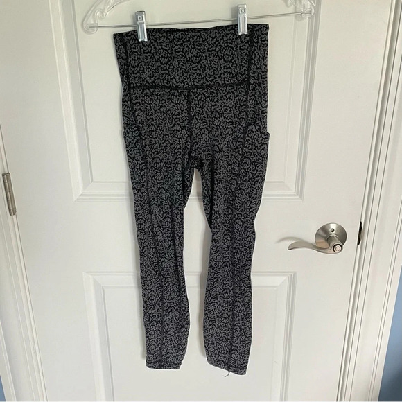 Athleta Ultimate Stash Pocket Textured 7/8 Tight - 29293 - Picture 3 of 16